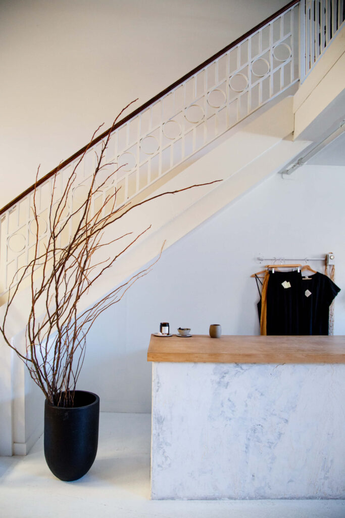 The marble and wood counter of a shop with a clean aesthetic.